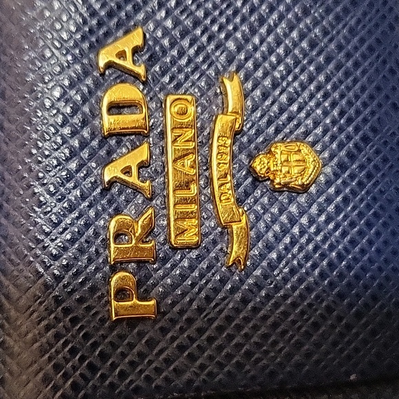 Authentic Prada Bow and Ribbon Key Card Case in Saffiano Leather - Picture 3 of 17